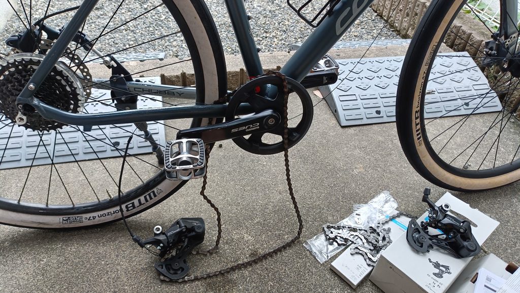 野洲市冨波甲でコラテックのクロスバイクのリアディレイラーとチェーンを交換